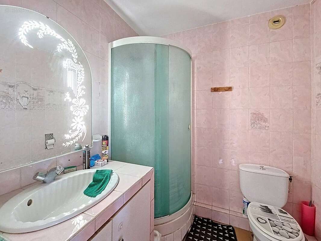 Appartement à SAINT-LAURENT-DU-VAR