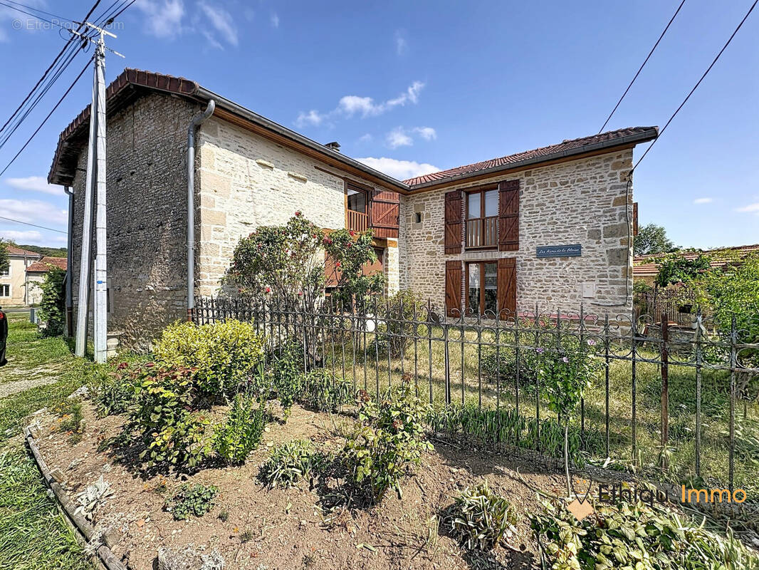 Maison à COURCELLES-SUR-BLAISE