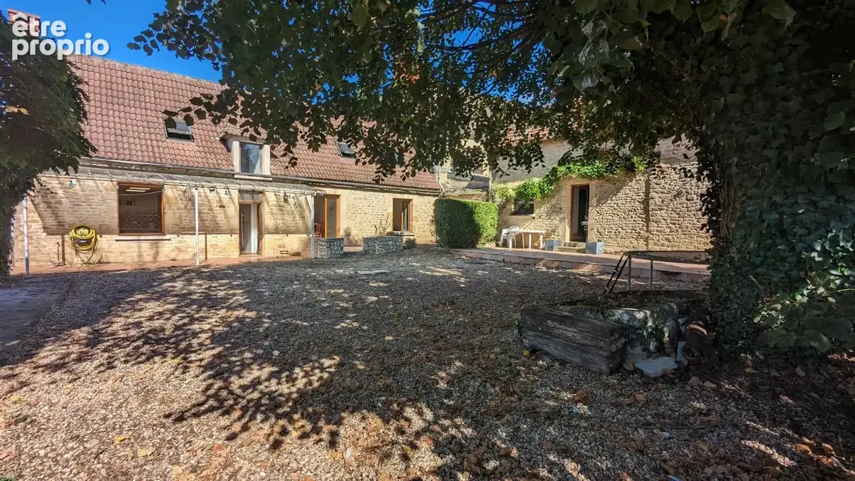 Parfaitement situé à proximité de Sarlat et Montignac - Ensemble de bâtiments avec piscine - photo 16