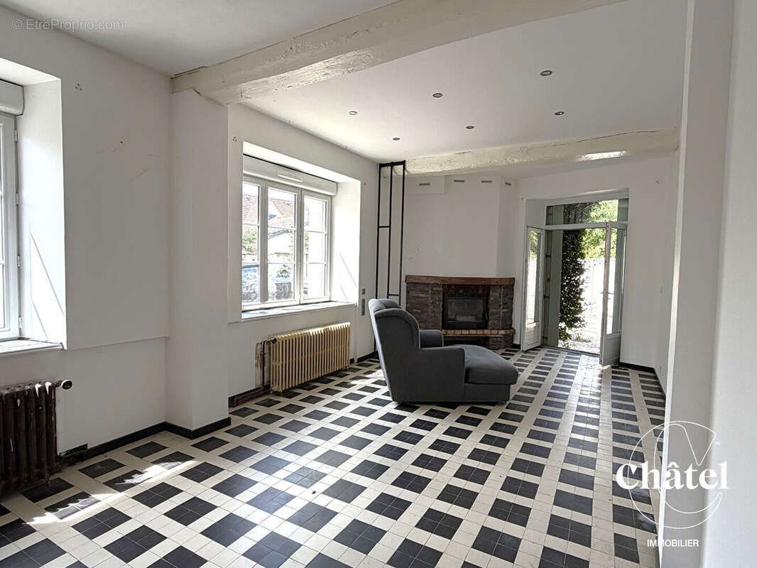 Proche Nanteuil le Haudouin - Maison 5 pièces - photo 7