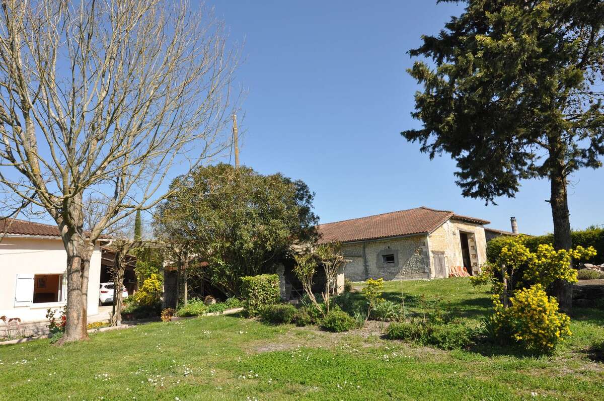 Maison à AUBETERRE-SUR-DRONNE