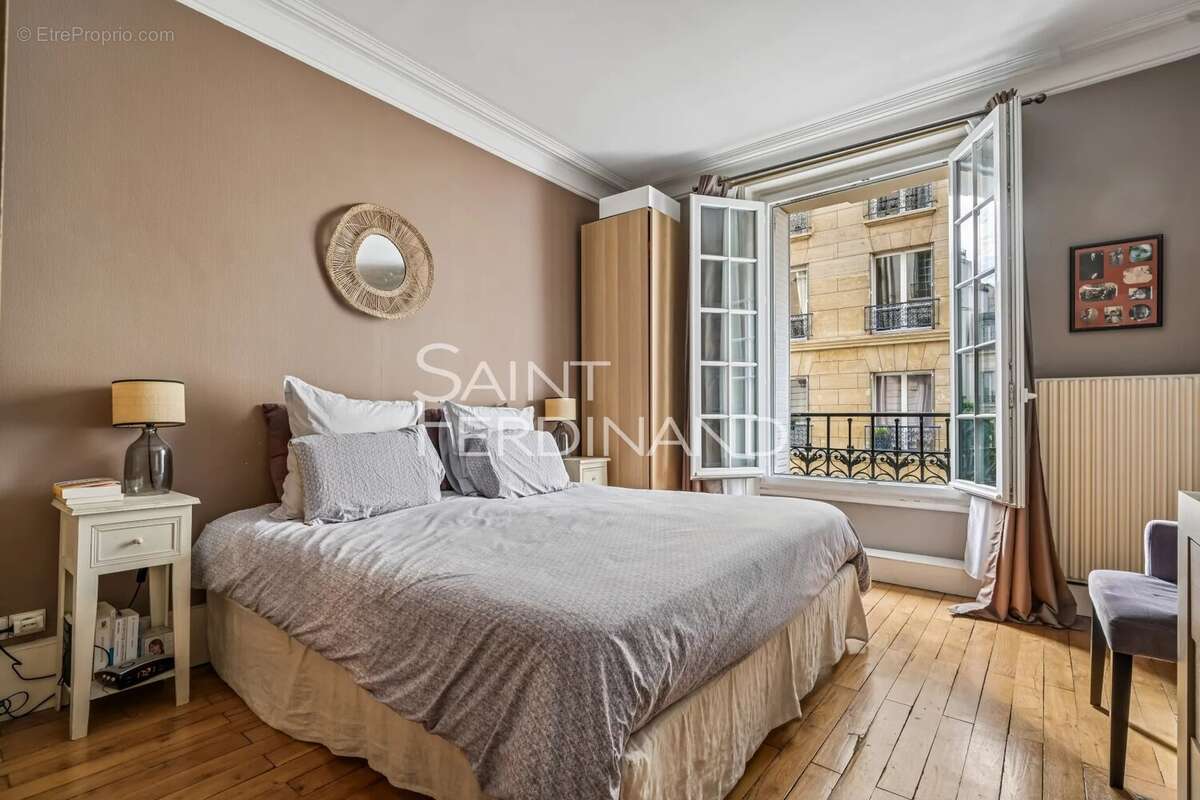 Appartement à NEUILLY-SUR-SEINE