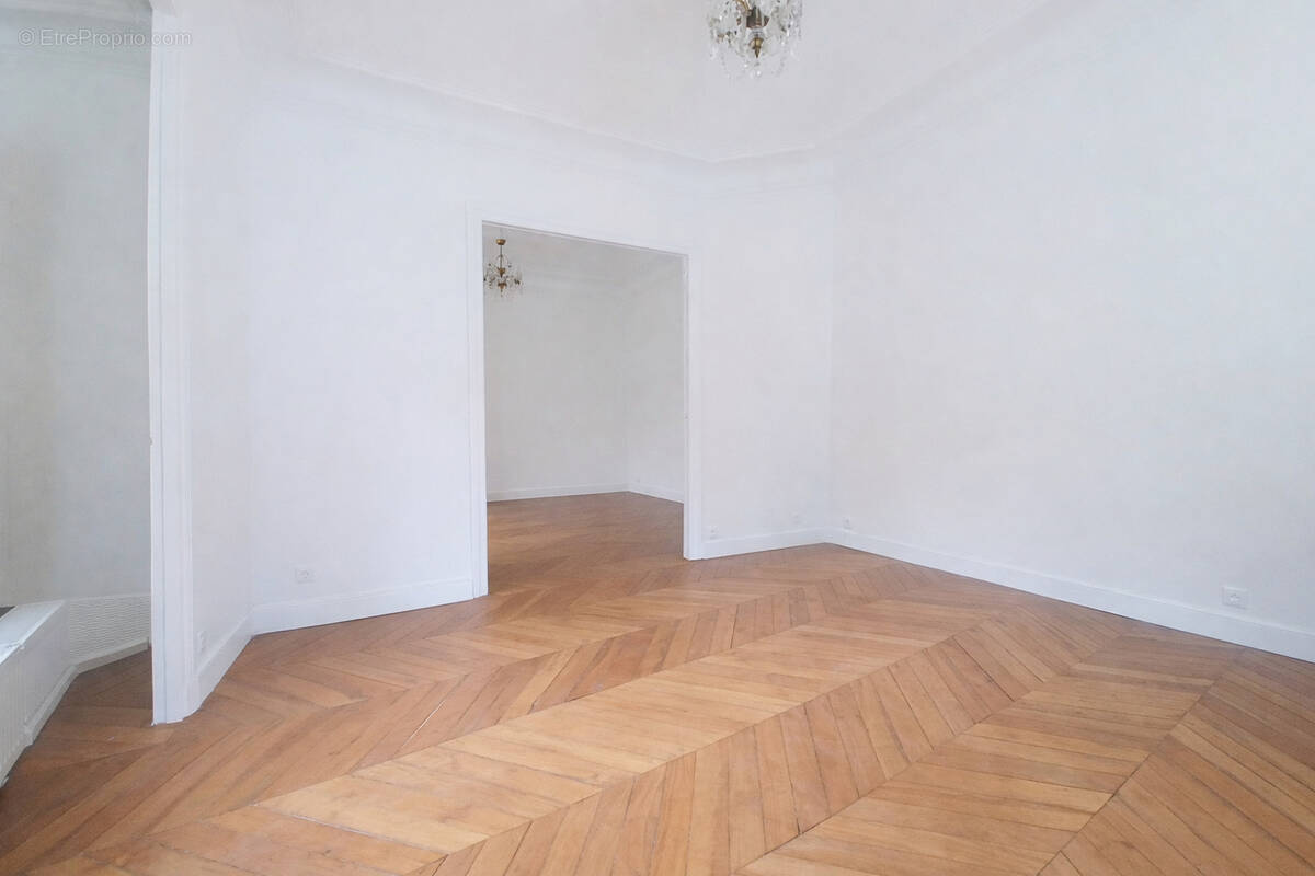 Appartement à PARIS-14E