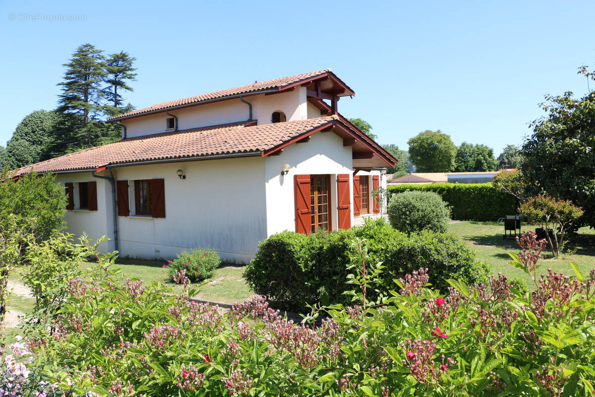 Maison à vendre   Grand terrain, 5 chambres, sous-sol intégral ! - photo 1