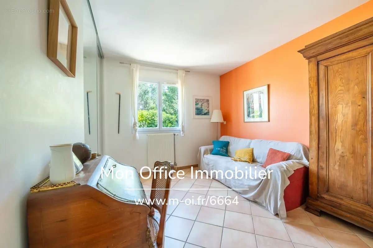 Référence : 6664-NZW. - Maison 4 chambres - piscine, sous sol, garage - photo 7