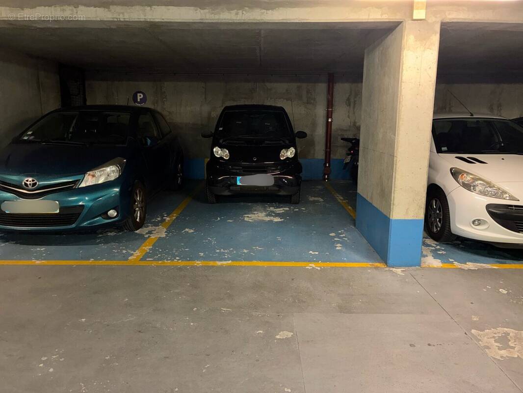 Parking à PARIS-11E