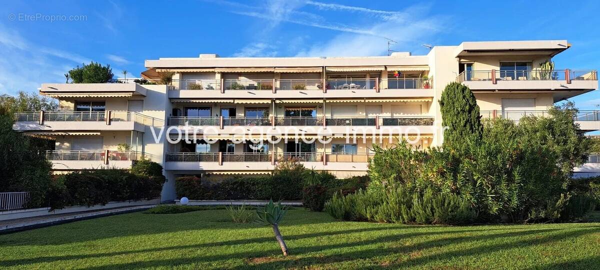 Appartement à SAINT-LAURENT-DU-VAR