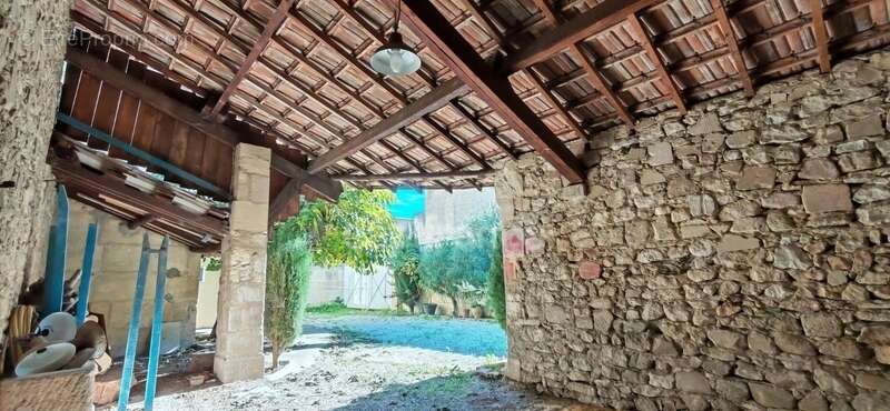 Maison à FONTVIEILLE