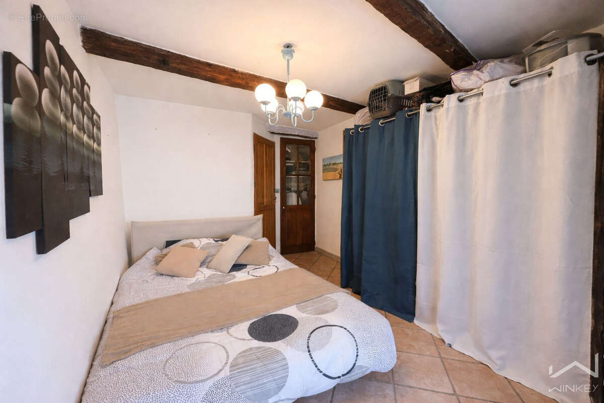 Maison à SAINT-MONTAN