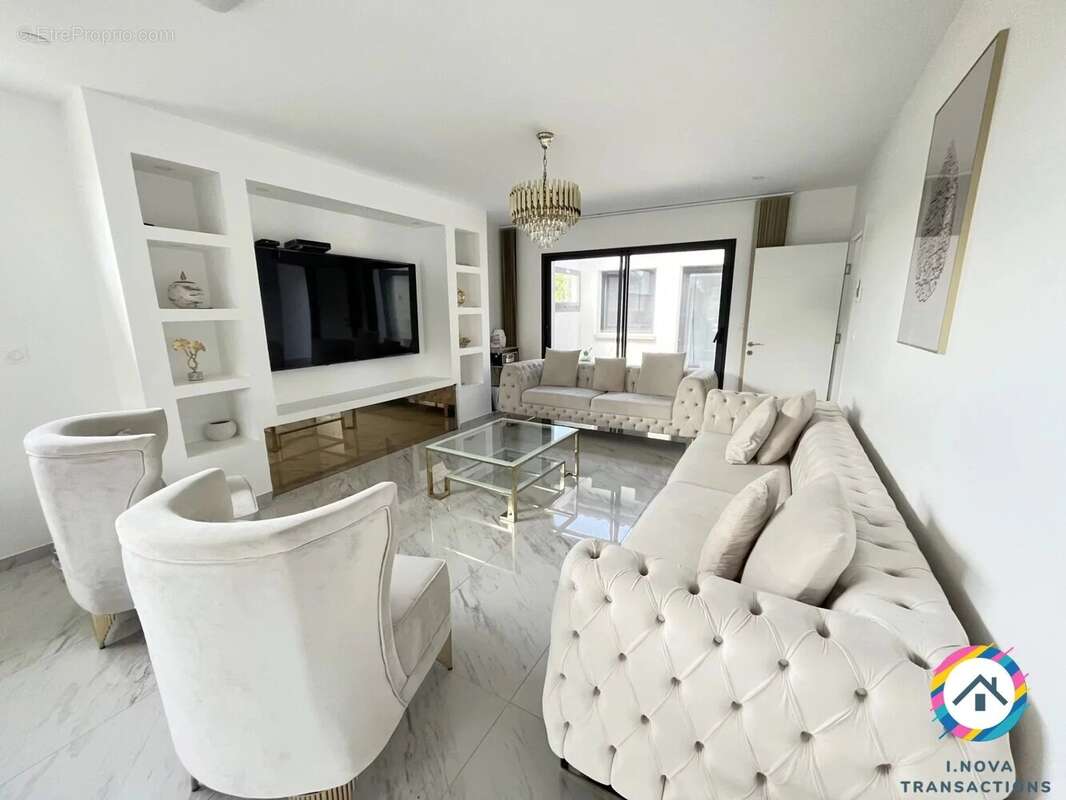 Maison à LA CHAPELLE-DE-GUINCHAY