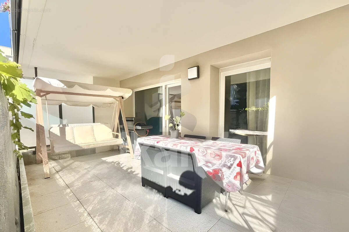 Appartement à CRUSEILLES