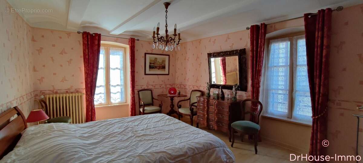 Maison à SIAUGUES-SAINTE-MARIE