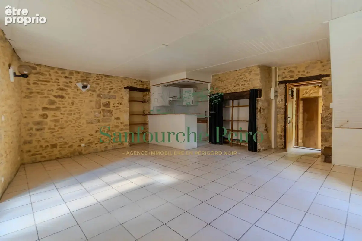 Au coeur du centre historique de Sarlat - Périgord noir -  Immeuble avec 3 appartements - photo 17