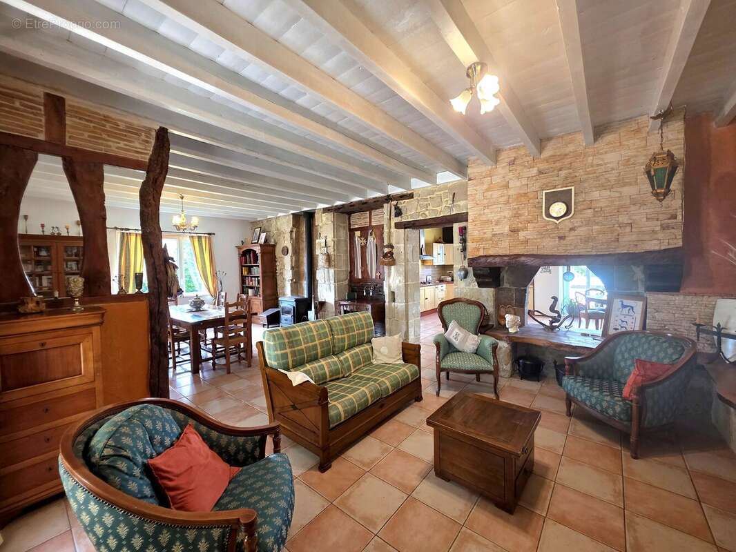 Le Vieux Chai– Spacieuse maison en pierre avec grange rénovée et vue panoramique - photo 7