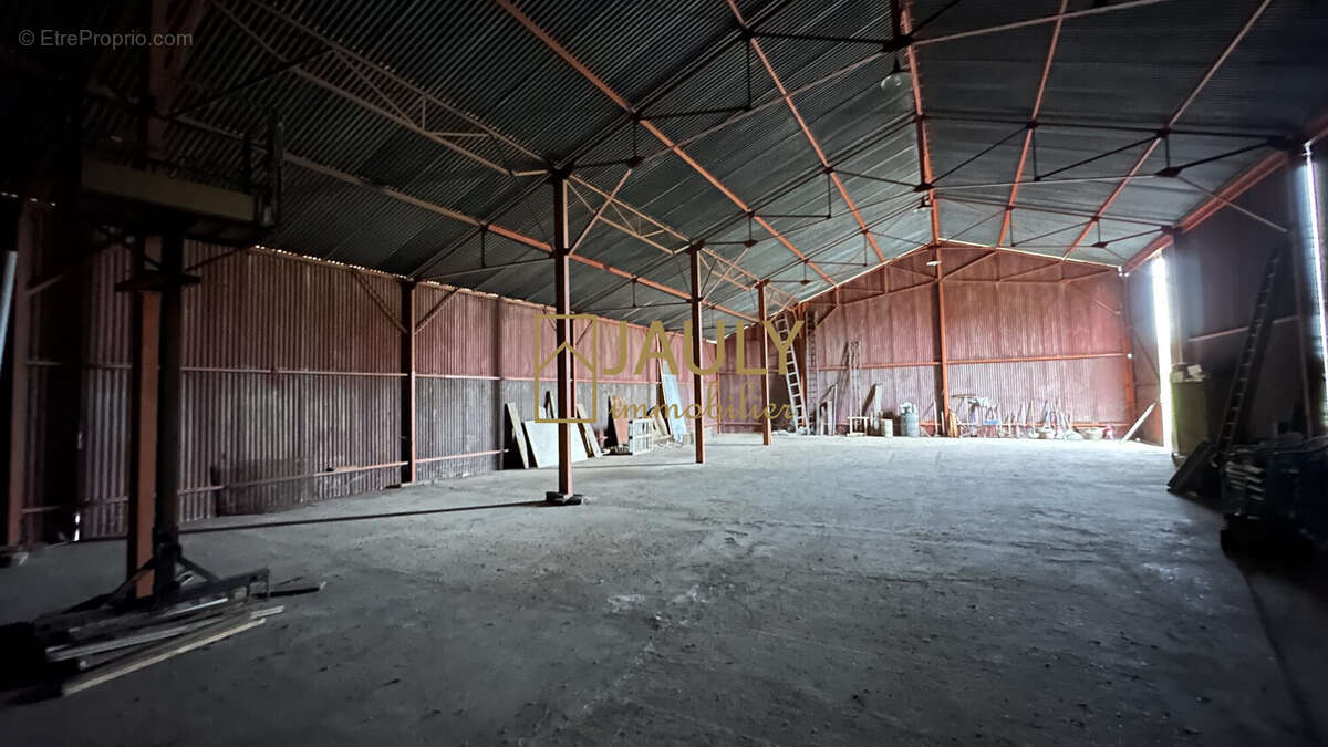 Commerce 360 m² à Meaux  - photo 2