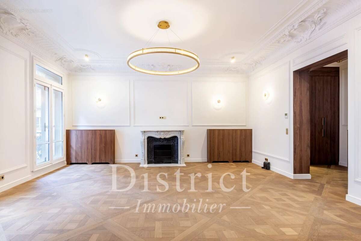 Appartement à PARIS-8E