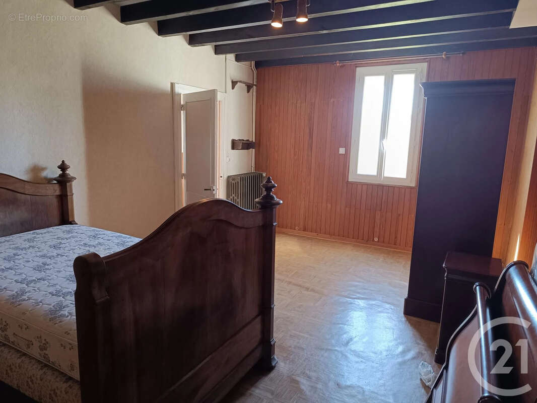 Maison à COUTRAS