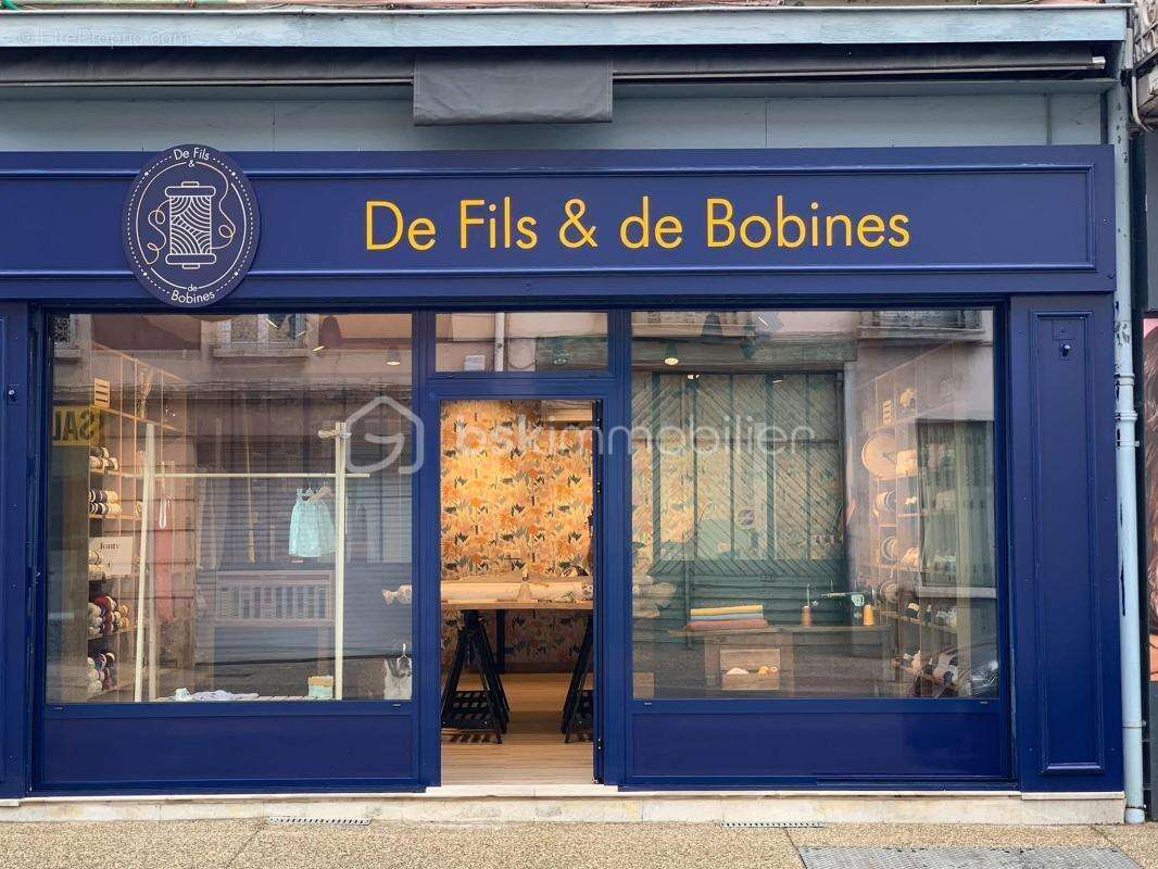 Commerce à MEXIMIEUX