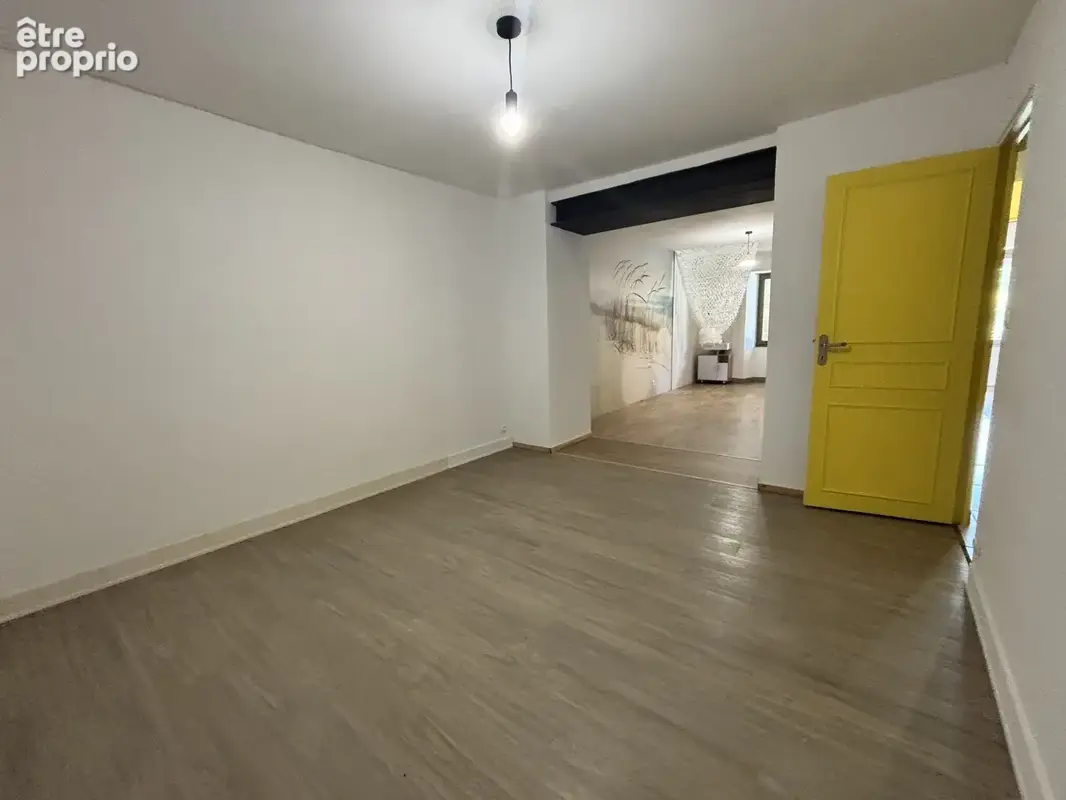 Charmante Maison Familiale avec Piscine et Maison d'Amis sur un Vaste Terrain - photo 16