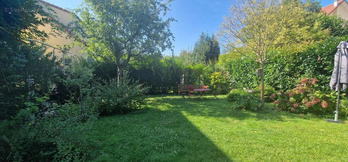 Maison à VILLE-D&#039;AVRAY