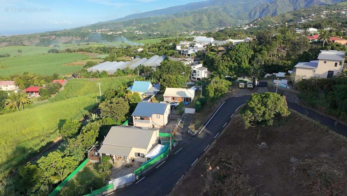 Terrain à LE TAMPON