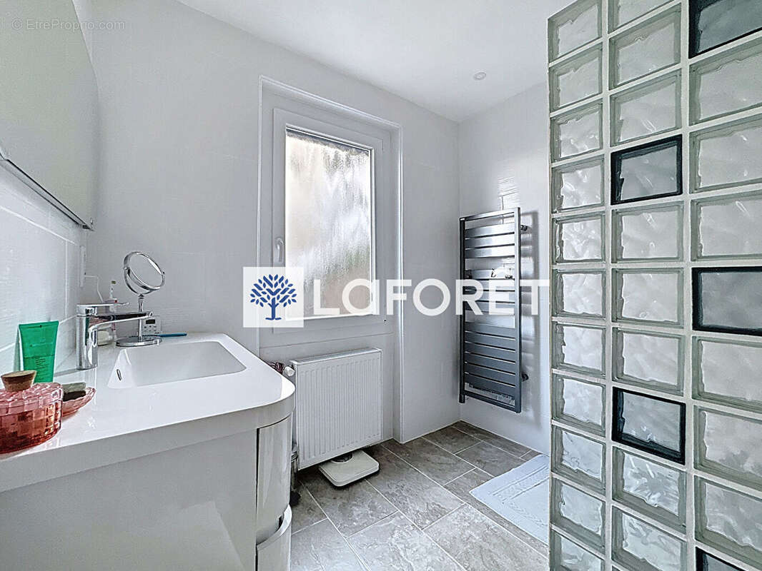 Maison Neyron le Haut, 7 pièces de 192m², terrain de 2423m², piscine, double garage - photo 12