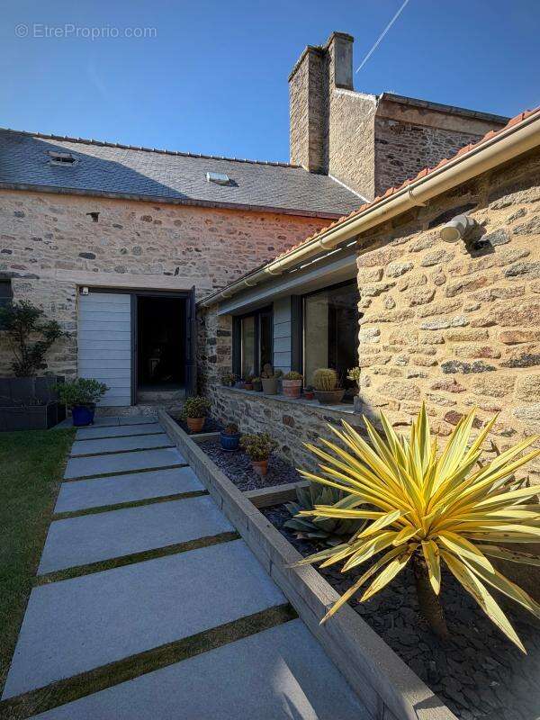 Maison à SAINT-RENAN