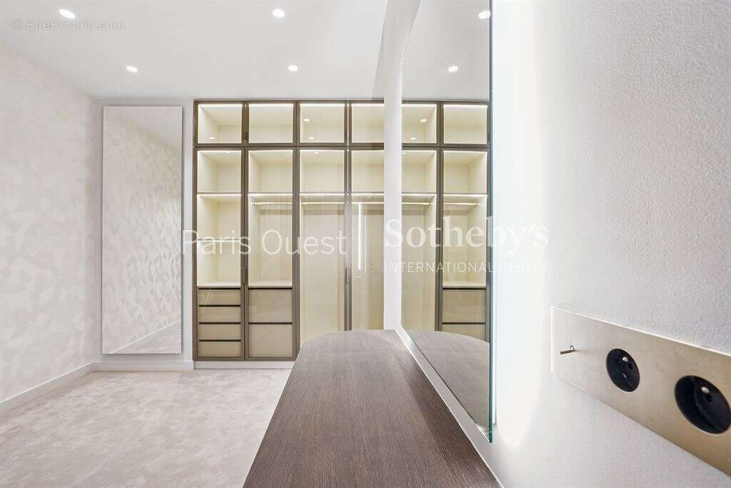 Appartement à PARIS-16E