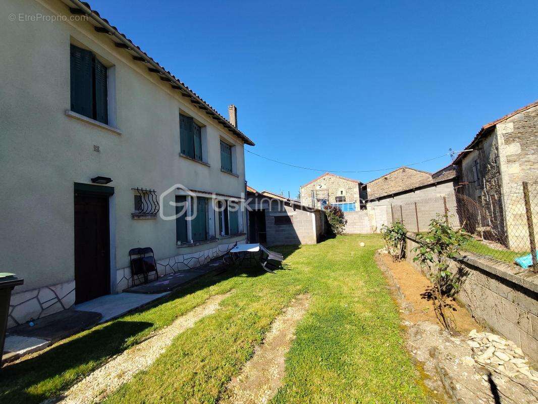 Maison à PAIZAY-NAUDOUIN-EMBOURIE