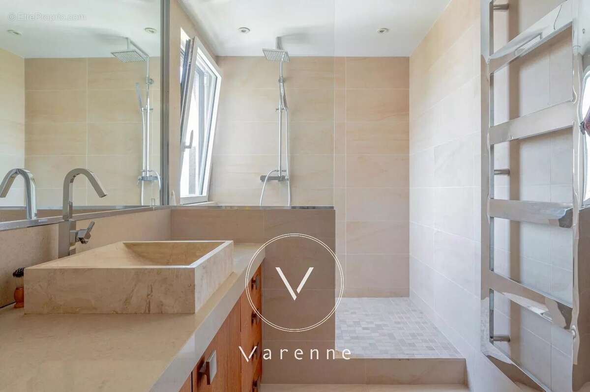 Appartement à PARIS-14E