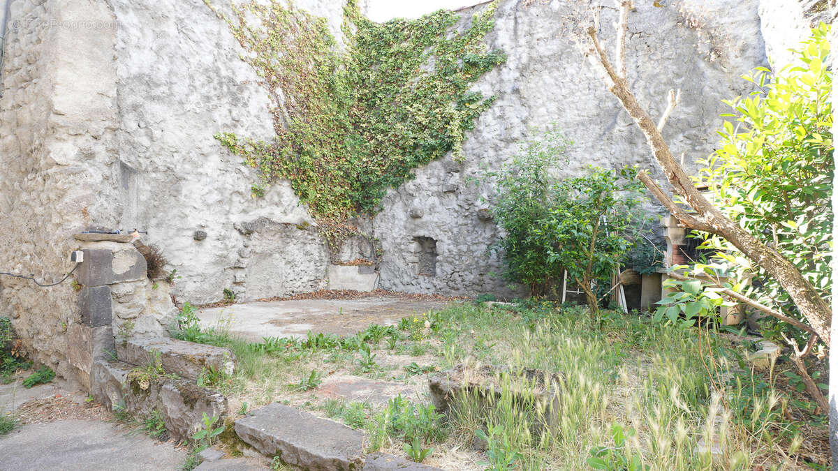 EXCLUSIVITÉ - NOHANENT - Lot de deux maisons de ville avec petit jardin - photo 15