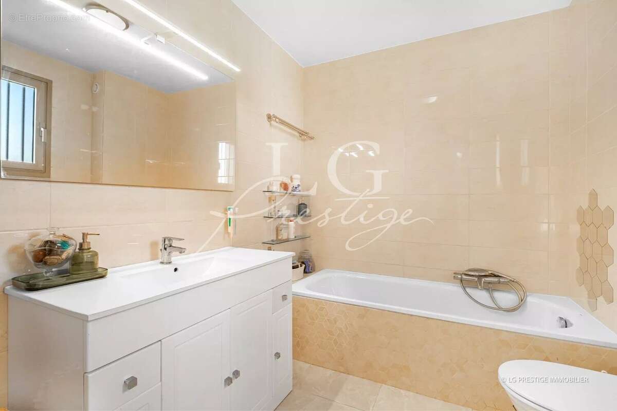 Appartement à MANDELIEU-LA-NAPOULE