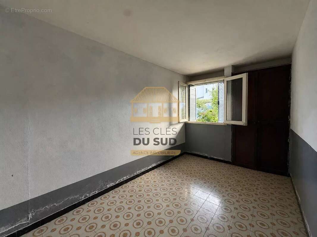 À vendre - maison de type t7  de 210 m² environ - saint-joseph - 197 000€ - photo 6