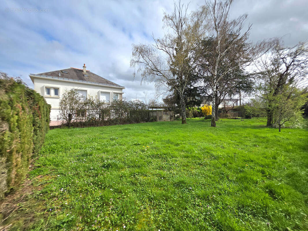 Maison à NOTRE-DAME-D'OE