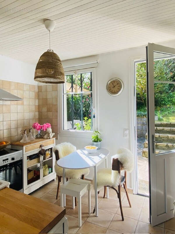 Maison à BURES-SUR-YVETTE