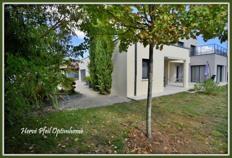 Maison à SAINT-SIMEON-DE-BRESSIEUX