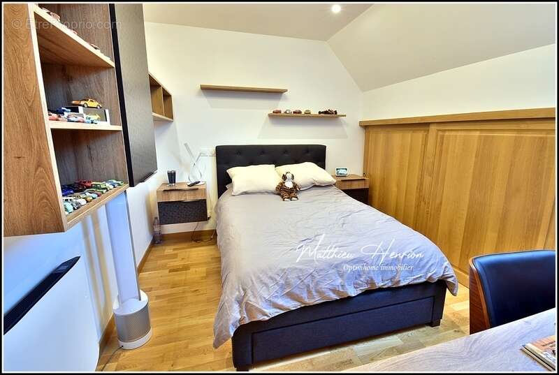 Majestueuse maison 6 chambres, 3 salles de bains/douche, 3 WC, bureau, garage, DPE C ! - photo 22