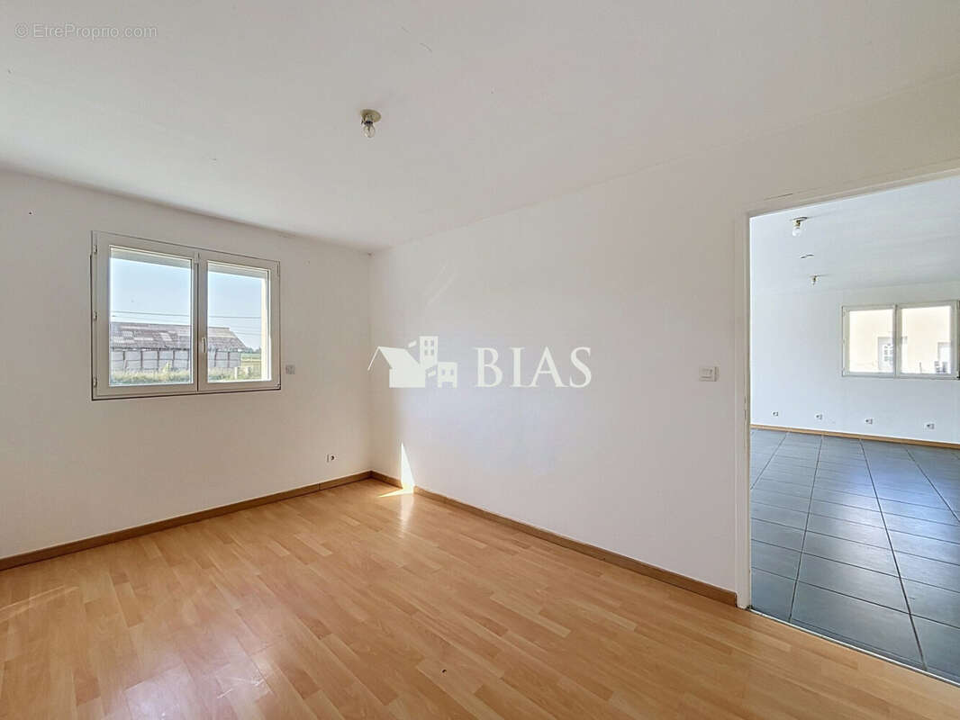Maison 108 m² à Criquebeuf-La-Campagne  - photo 7