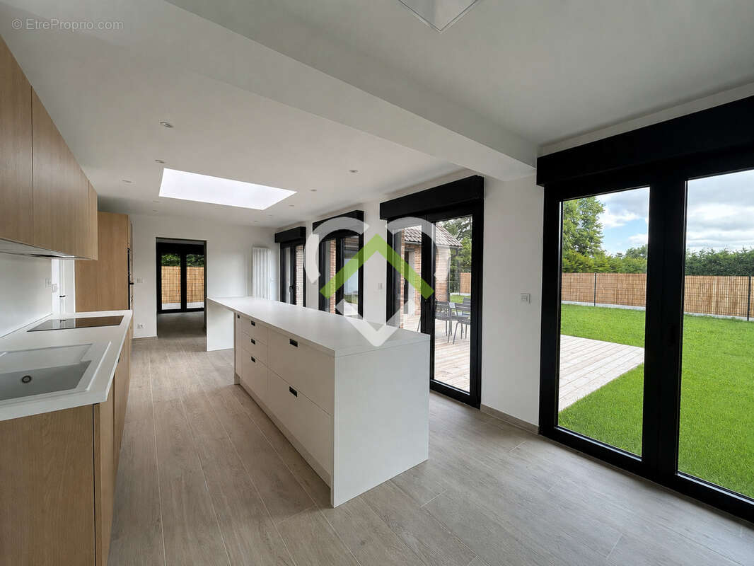Superbe maison familiale entièrement rénovée au coeur du village prisé de VERLINGHEM - photo 3