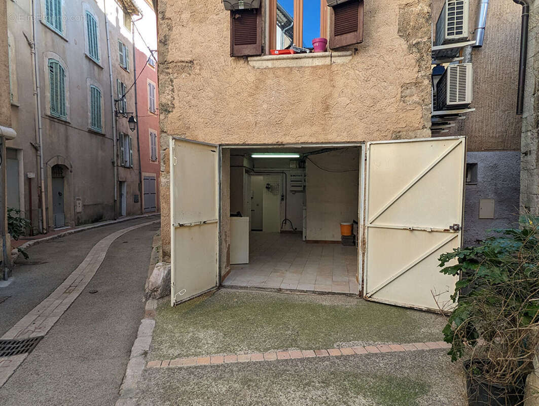 Commerce à SALERNES