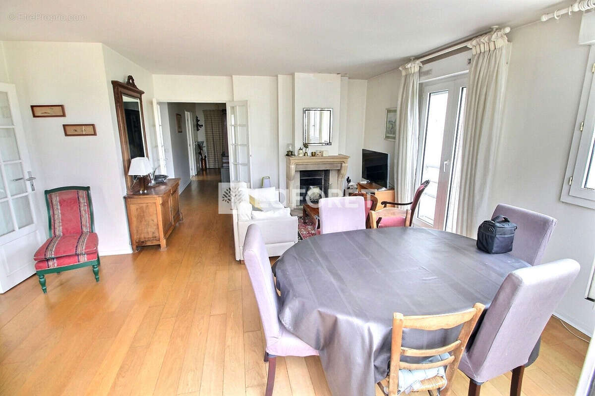 Appartement à VILLENEUVE-LA-GARENNE