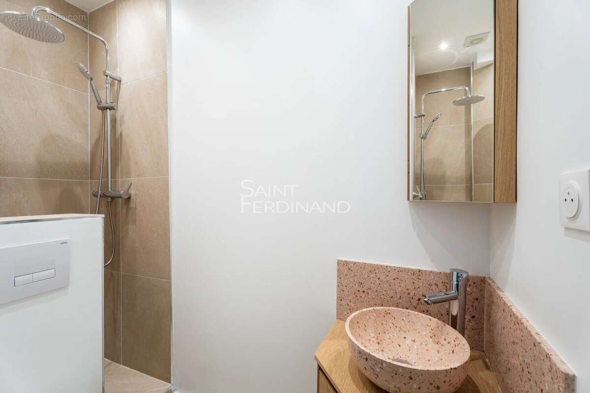 Appartement à PARIS-17E