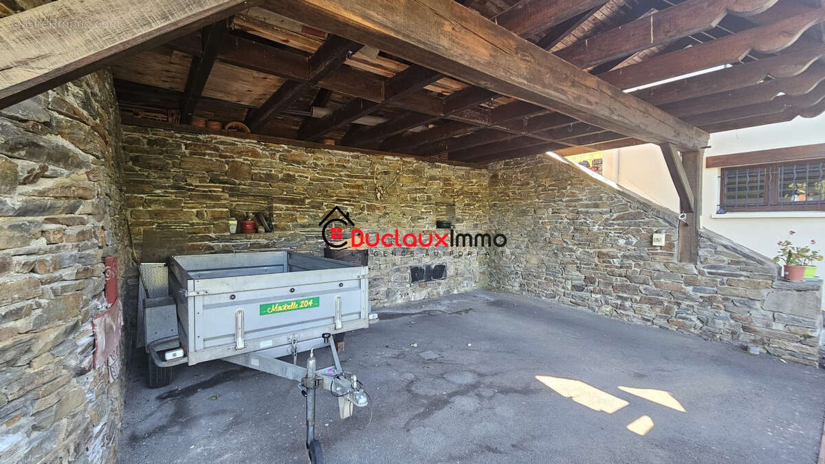 Grande maison de construction traditionnelle en très bon état d'entretien. - photo 3