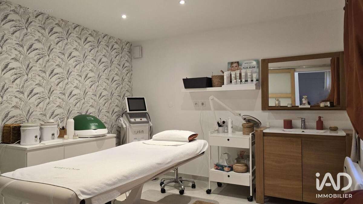 Photo 7 - Commerce à HEUDEBOUVILLE