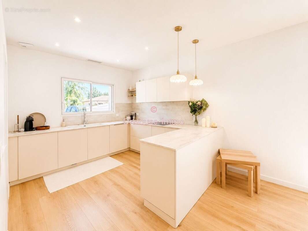 Maison 117 m² à Cubzac-Les-Ponts  - photo 2