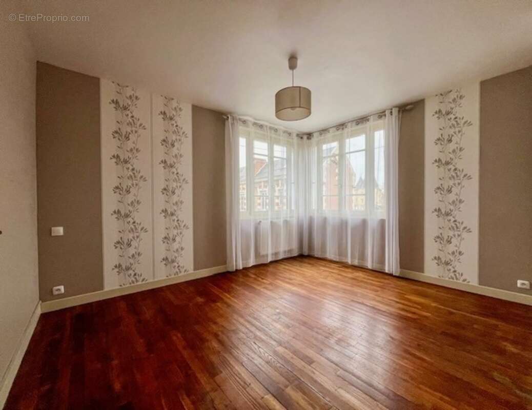 Maison familiale – Centre-ville d’Airvault – 4 chambres – Jardin et dépendances - photo 6