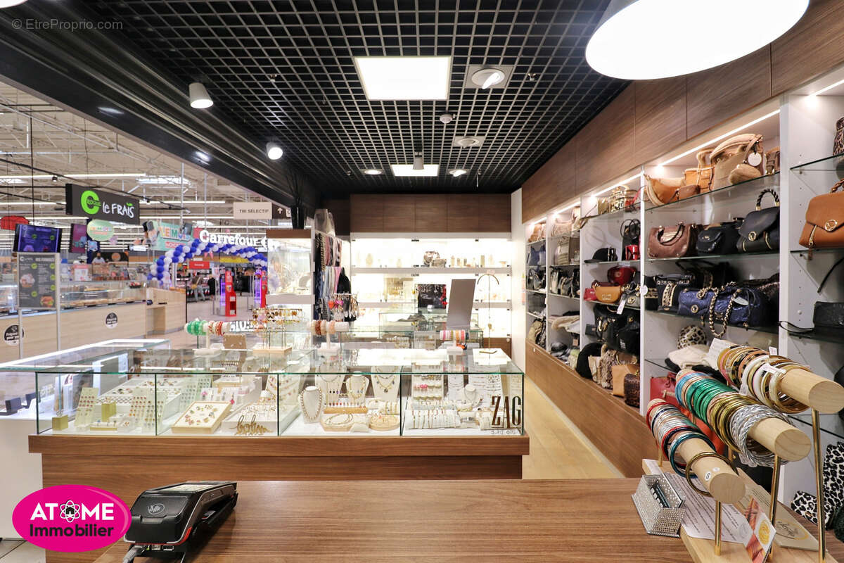 Commerce à SAINTE-MARIE-AUX-CHENES