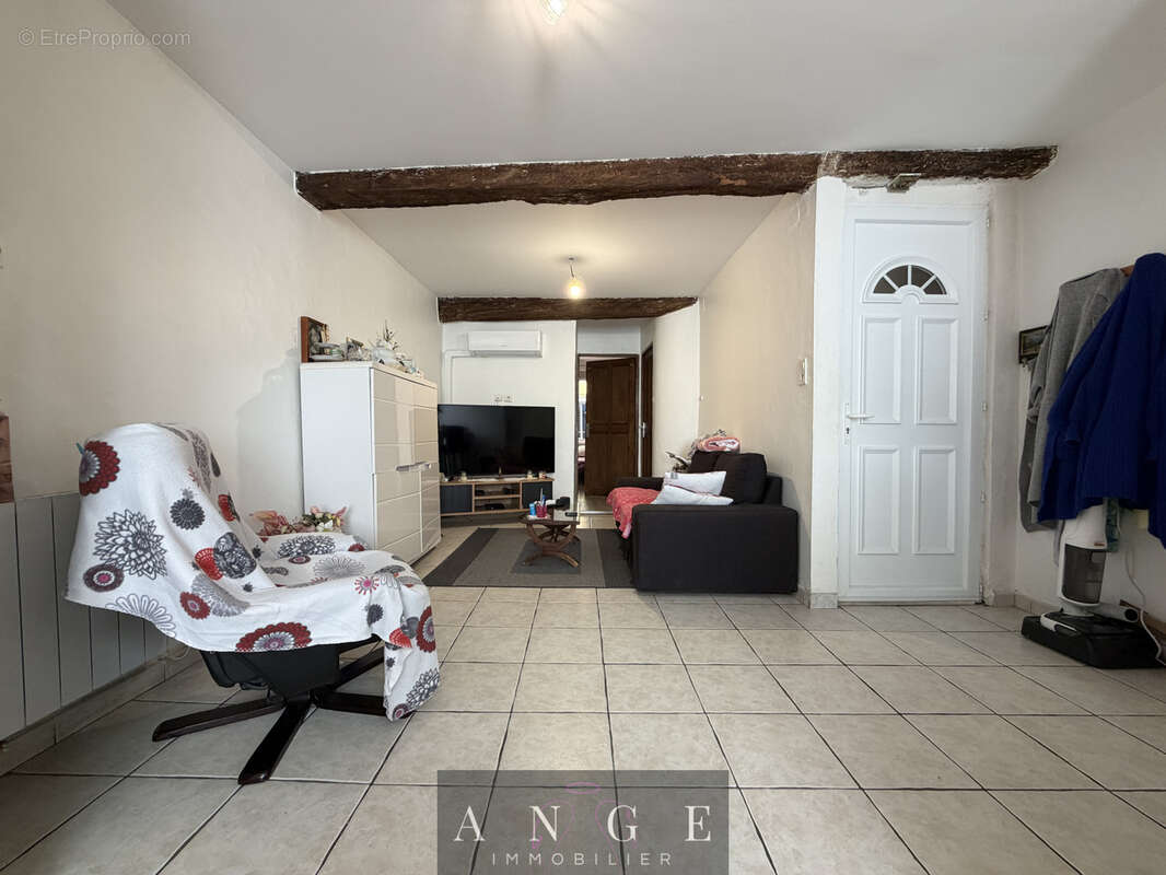 Appartement à SOLLIES-TOUCAS