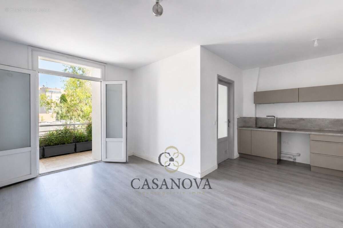 Appartement traversant avec terrasse dans un immeuble années 30 à Montpellier Centre - photo 4