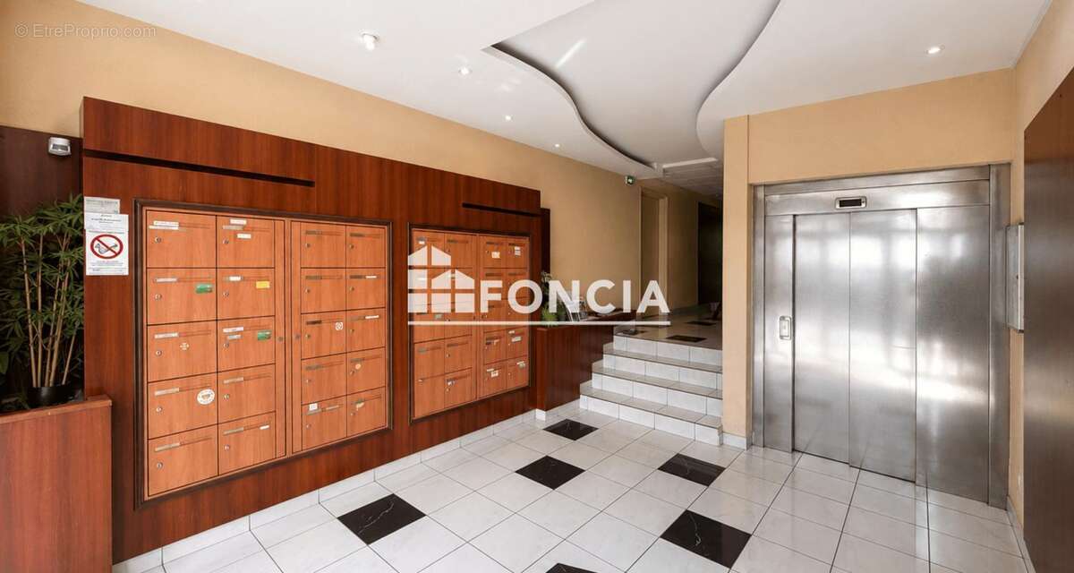 À VENDRE – T3 de 63 m² avec balcon et garage fermé – Lyon 7ᵉ (Manufacture des Tabacs) - photo 2
